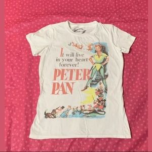 Vintage Style Disney Peter Pan T-shirt. Size: S